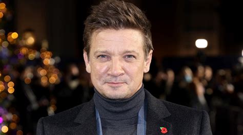 Jeremy Renner’s Full Injury List After Traumatic Snowplow。